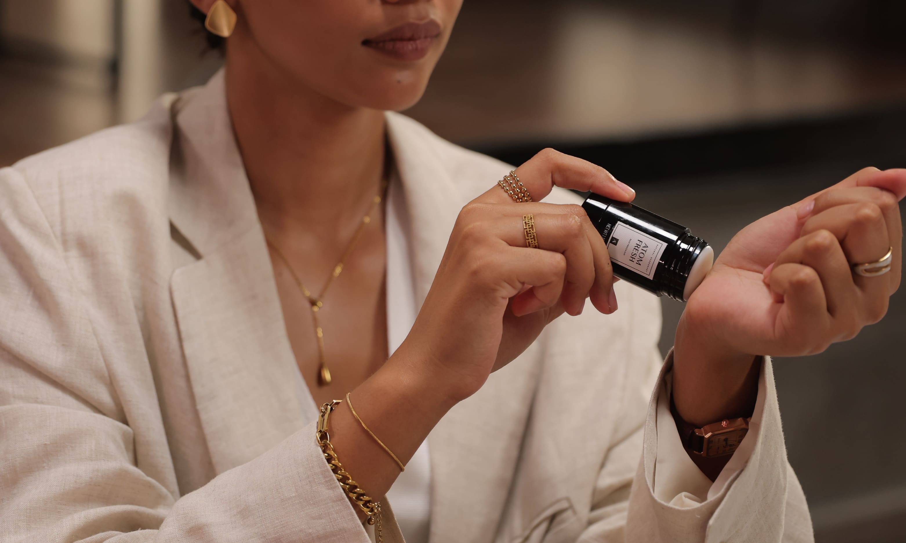Stay Confident Even in White: Why You Need a Natural Deodorant That Won’t Stain Your Clothes