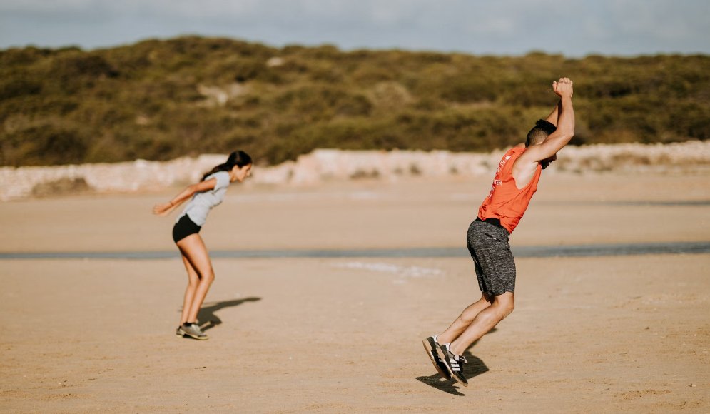How to Stop Sweat Stains from Ruining Your Clothes - Atomfresh | Gentle & Effective Natural Deo